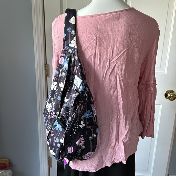 The Kamo Sling Bag With Adjustable Strap EUC - Picture 5 of 14